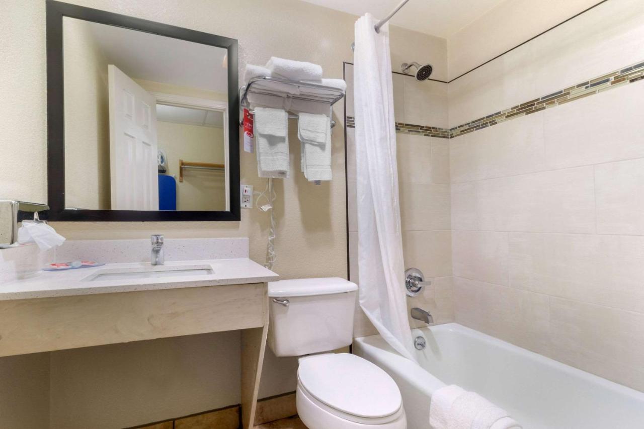Econo Lodge Inn & Suites Gatlinburg At The Convention Center Luaran gambar