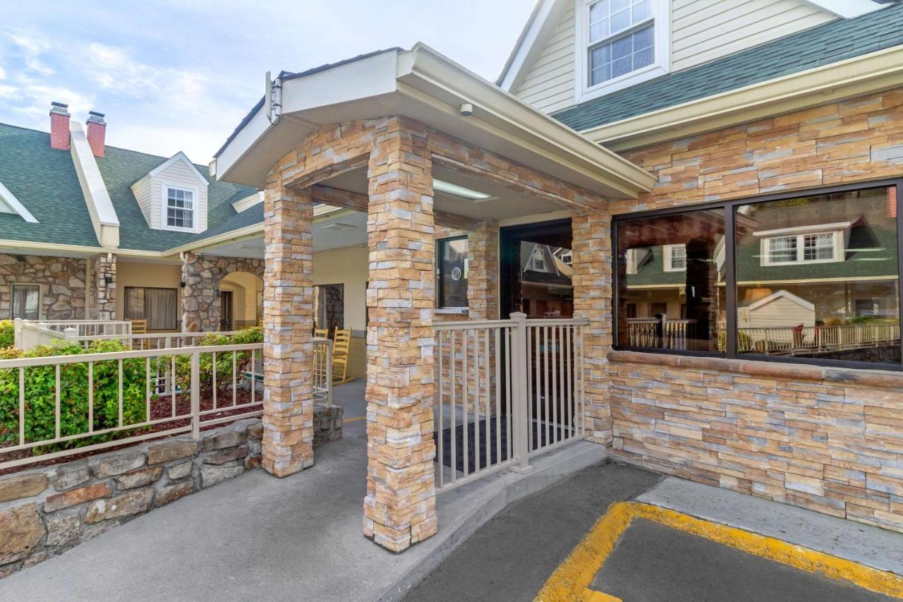 Econo Lodge Inn & Suites Gatlinburg At The Convention Center Luaran gambar