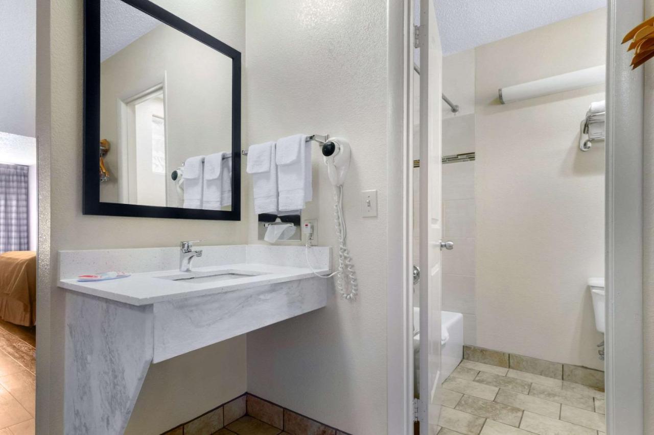 Econo Lodge Inn & Suites Gatlinburg At The Convention Center Luaran gambar