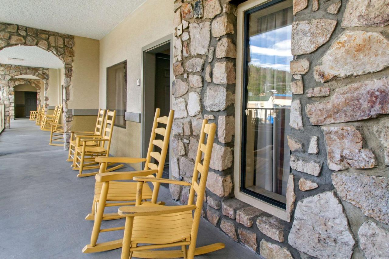 Econo Lodge Inn & Suites Gatlinburg At The Convention Center Luaran gambar