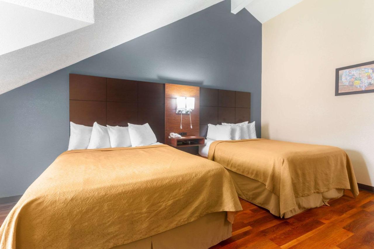 Econo Lodge Inn & Suites Gatlinburg At The Convention Center Luaran gambar