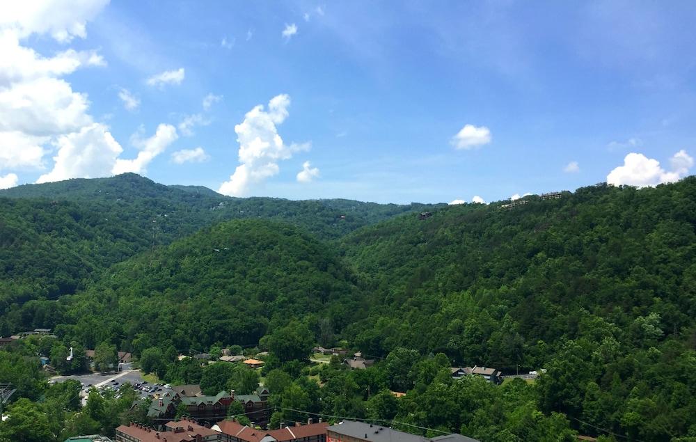 Econo Lodge Inn & Suites Gatlinburg At The Convention Center Luaran gambar