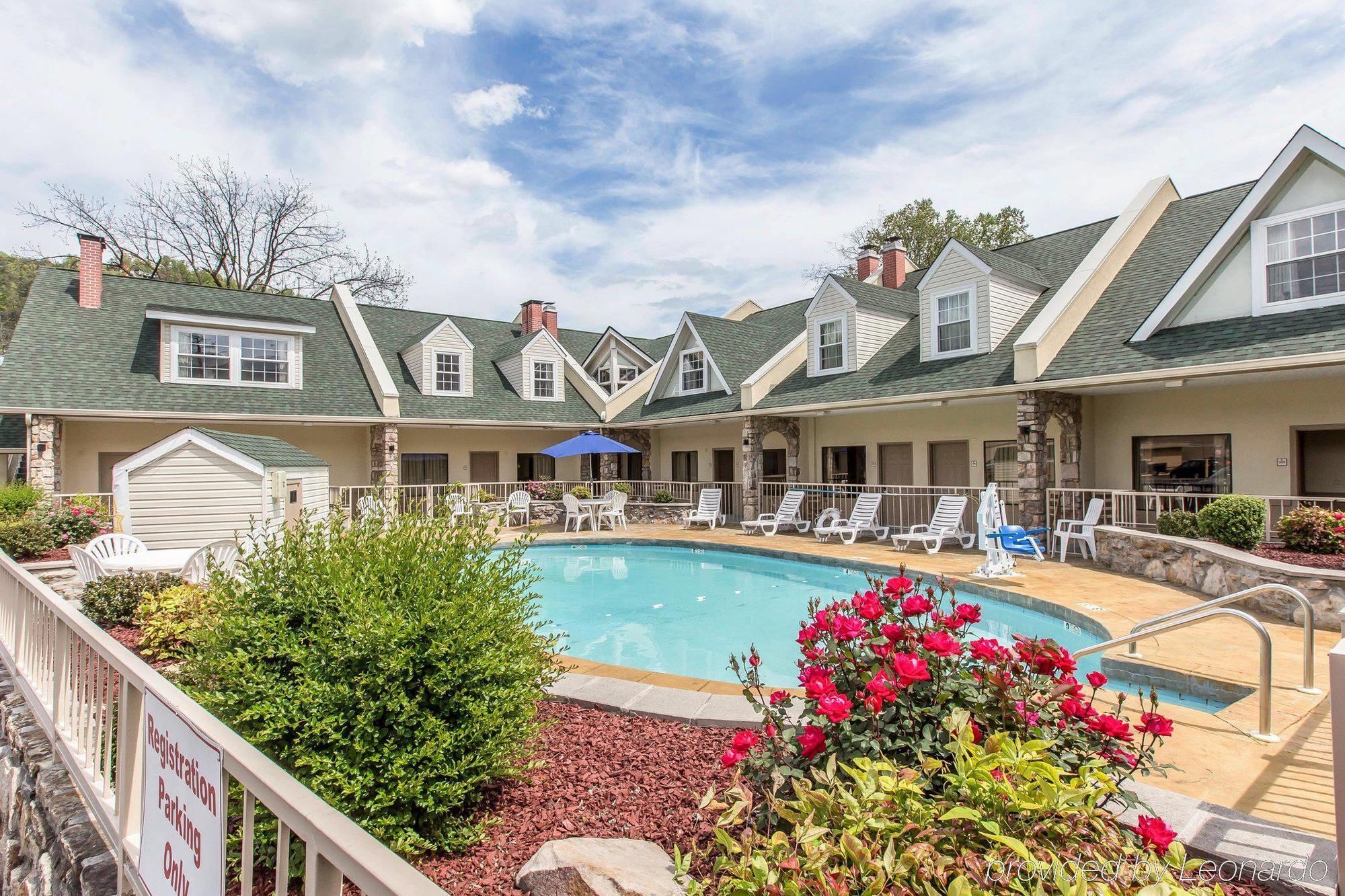 Econo Lodge Inn & Suites Gatlinburg At The Convention Center Luaran gambar
